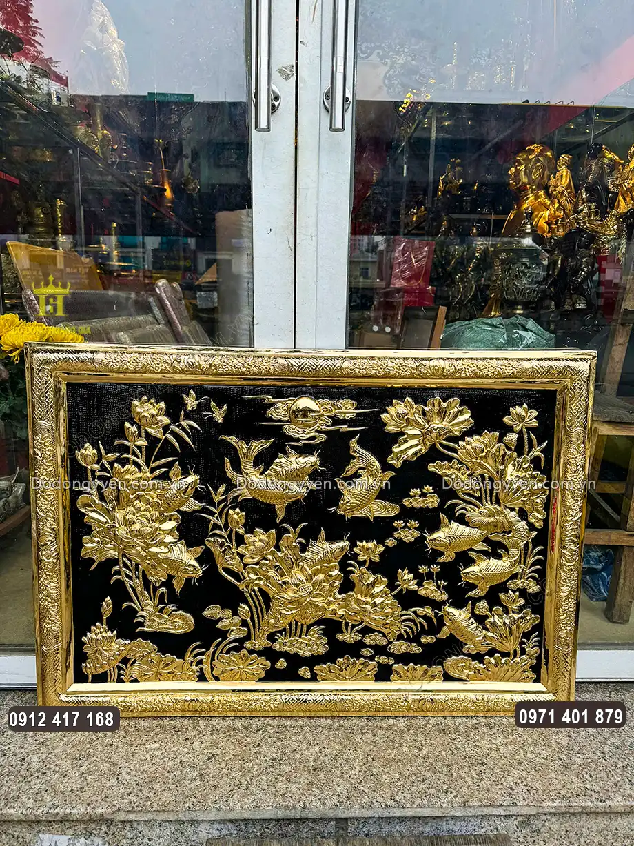 Nền tranh được sơn đen v&ocirc; c&ugrave;ng nổi bật